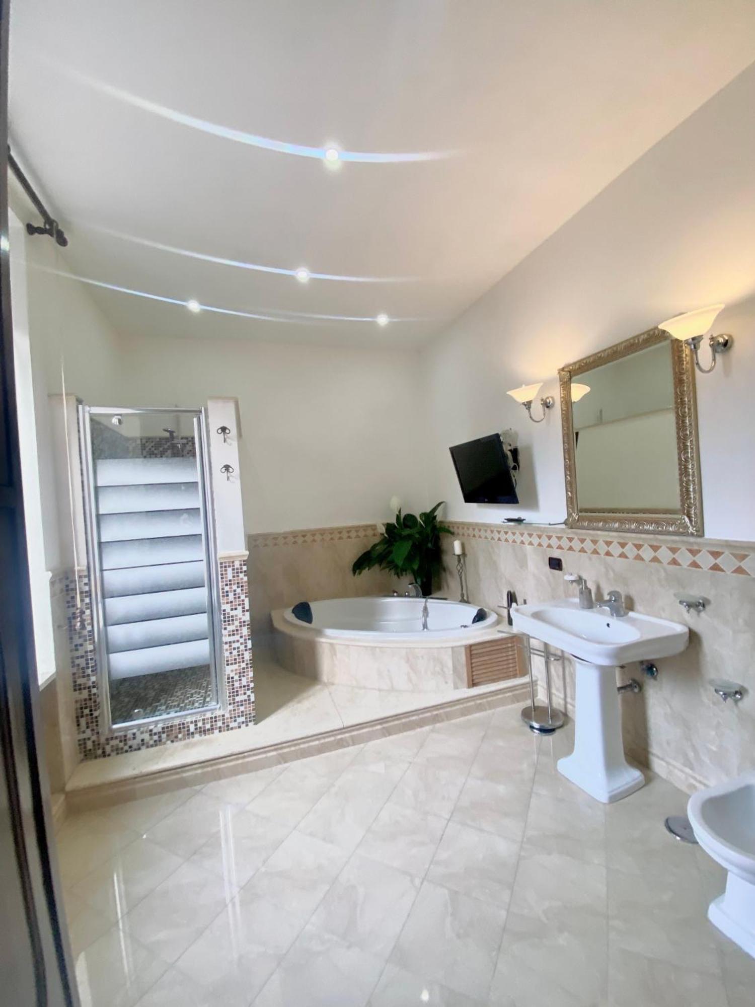 Casa Intera Con Terrazzo Napoli