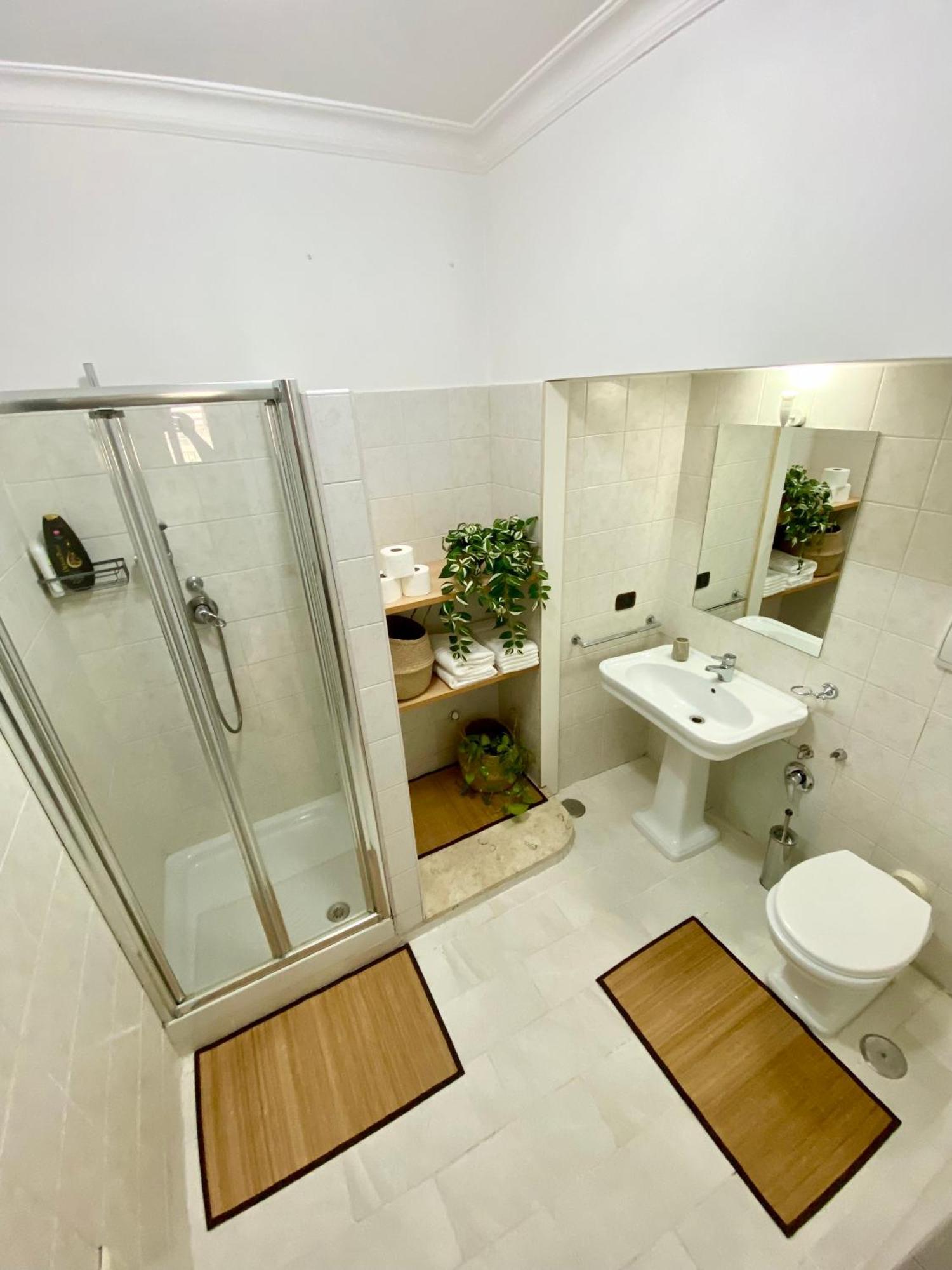 Casa Intera Con Terrazzo