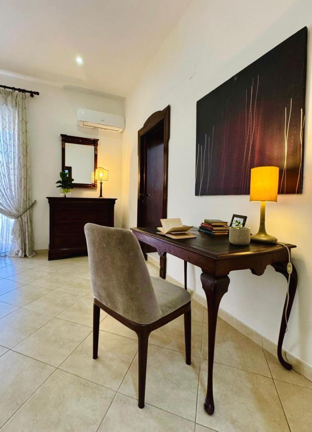 Casa Intera Con Terrazzo * Napoli