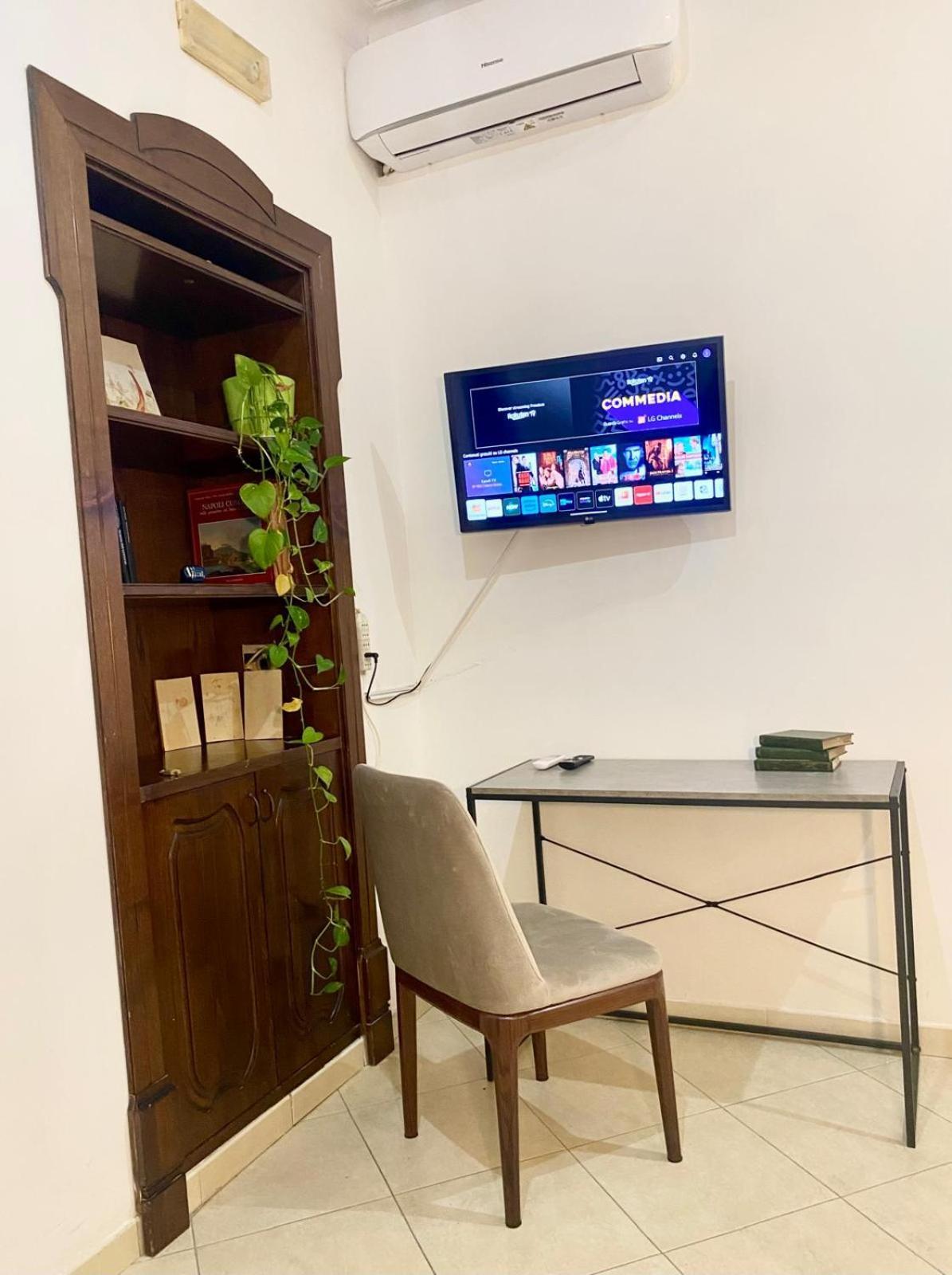 Casa Intera Con Terrazzo * Napoli